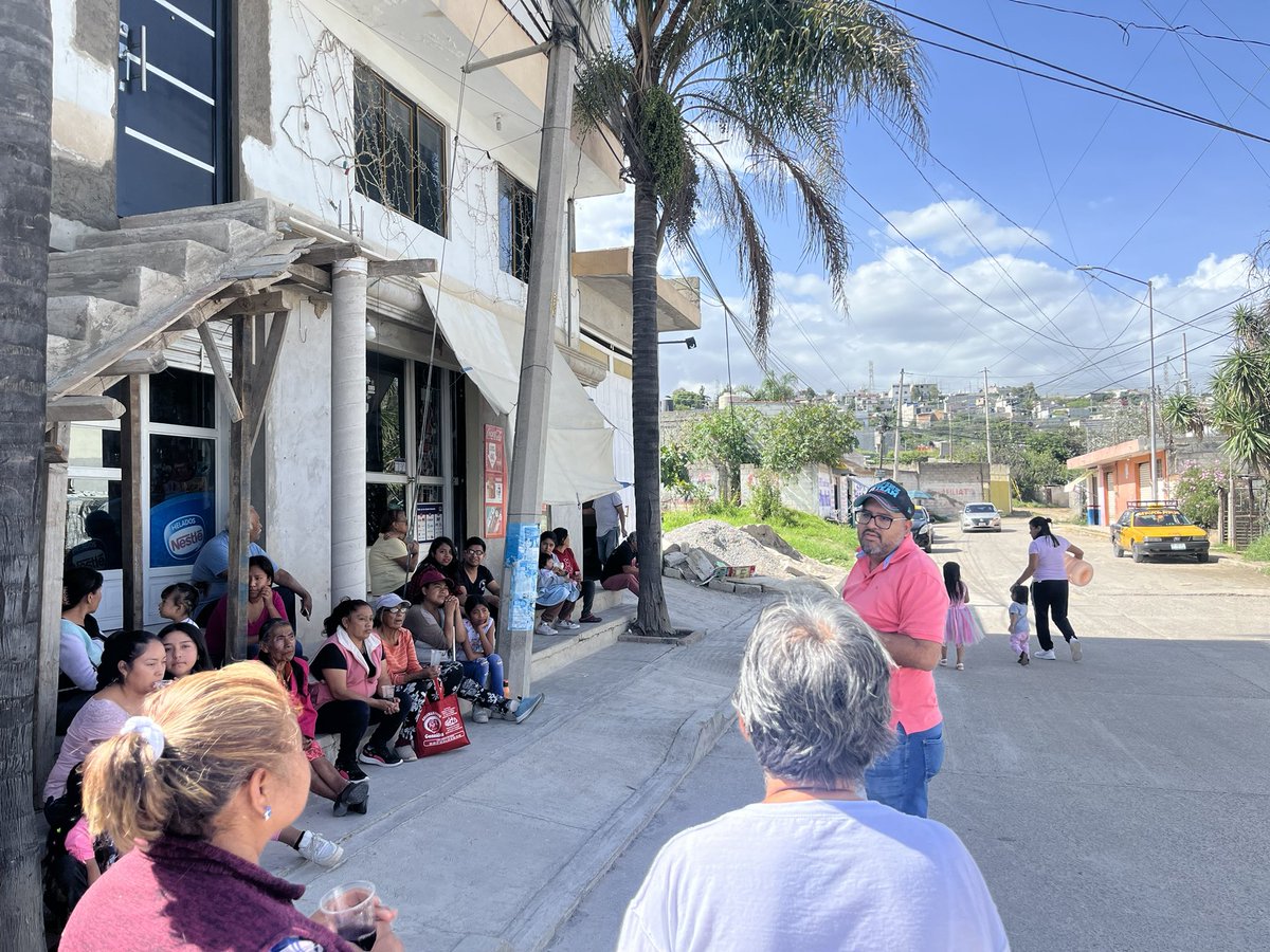 ¡Un gusto saludar a mis amigos y amigas de la colonia Rosas del Tepeyac! 

Escuchar sus inquietudes en seguridad, servicios públicos y bienestar nos permite trabajar juntos en soluciones concretas que mejoren la vida de todos. 

Juntos construimos una comunidad más segura y unida