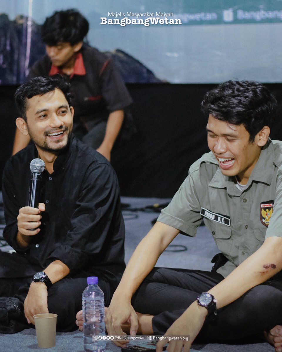 BangbangWetan's tweet photo. 𝗞𝗲𝘁𝗶𝗸𝗮 𝗦𝗲𝗻𝘆𝘂𝗺 𝗧𝗲𝘁𝗮𝗻𝗴𝗴𝗮 𝗠𝗲𝗻𝗷𝗮𝗱𝗶 𝗪𝗮𝗷𝗮𝗵 𝗞𝗲𝗺𝗲𝗿𝗱𝗲𝗸𝗮𝗮𝗻
Agustus bukan cuma soal lomba panjat pinang &amp; tarik tambang. Bulan ini bisa jadi waktu yang pas buat nggumun: sebenarnya, kita sudah merdeka sampai sejauh mana sih sebagai warga negara? https://t.co/9TBXO1Iu2X
