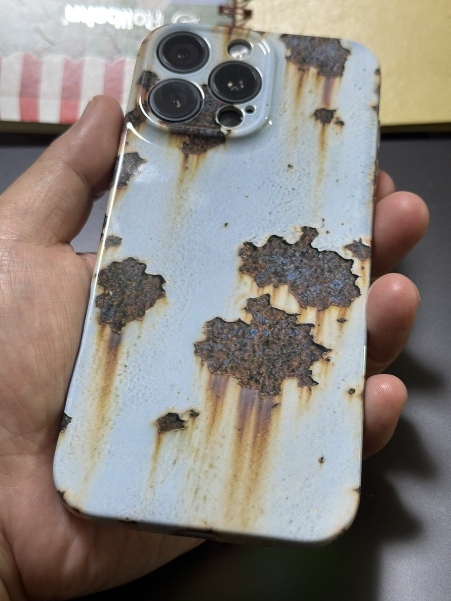 iPhoneをボロボロにしてみた