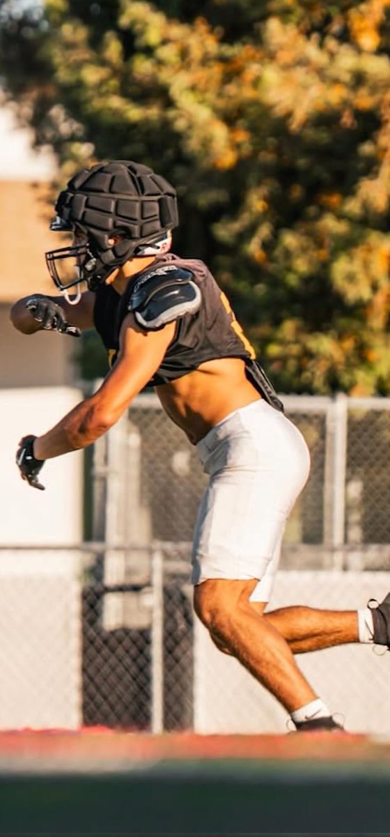 Varsity Football #GameOn 🐝 🏈