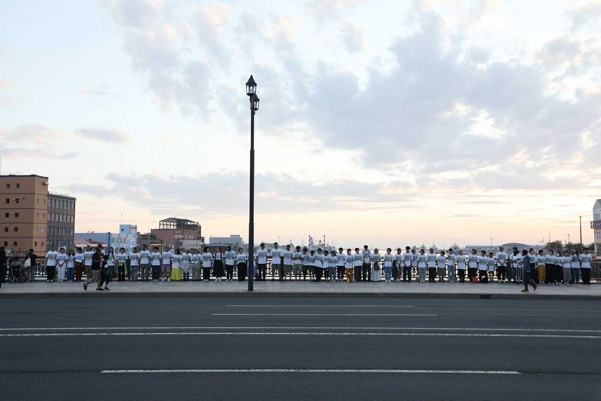 katikatiyasumi's tweet photo. ナイアガラししゃも２０２５　in Kushiro　今年も完成しました！
ぜひ皆さんも友人や家族とナイアガラししゃもをしに釧路に遊びに来てね。　ししゃもがつながれば平和につながる！
TシャツはMOOのたんばや　で販売しています！
https://t.co/BF5DCtOTWg https://t.co/ZLsOoxe3qa