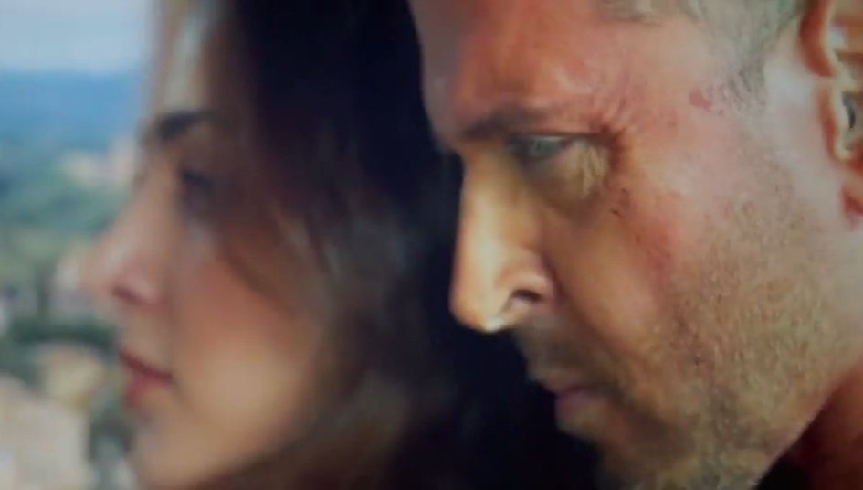 daalchaawal_'s tweet photo. That fight scene between Kabir and Kavya in the Spain sequence was so dope 🤩 the bullet thing Kabir does, such hot people and the angst between them was 🔥

#HrithikRoshan #KiaraAdvani #War2 https://t.co/xSvQmKChfP