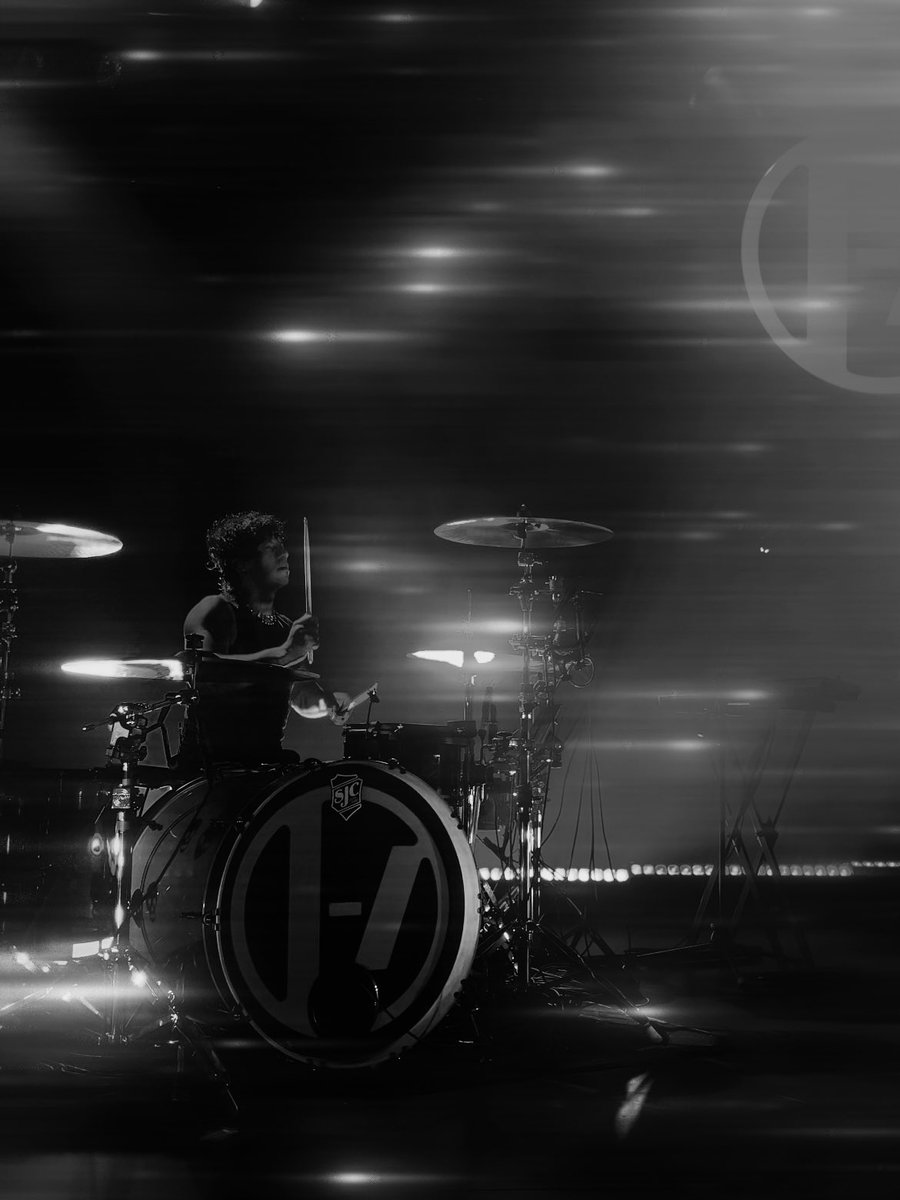 readystdygo's tweet photo. i’m selling prints of my concert photos on mi ig, these are 100% took by myself and effort in concerts. 

if you want to support me, im doing international shipping and the prices are in my highlights, thank you. 🖤

@/redscaronyoursoul https://t.co/dmC9ZBowmj