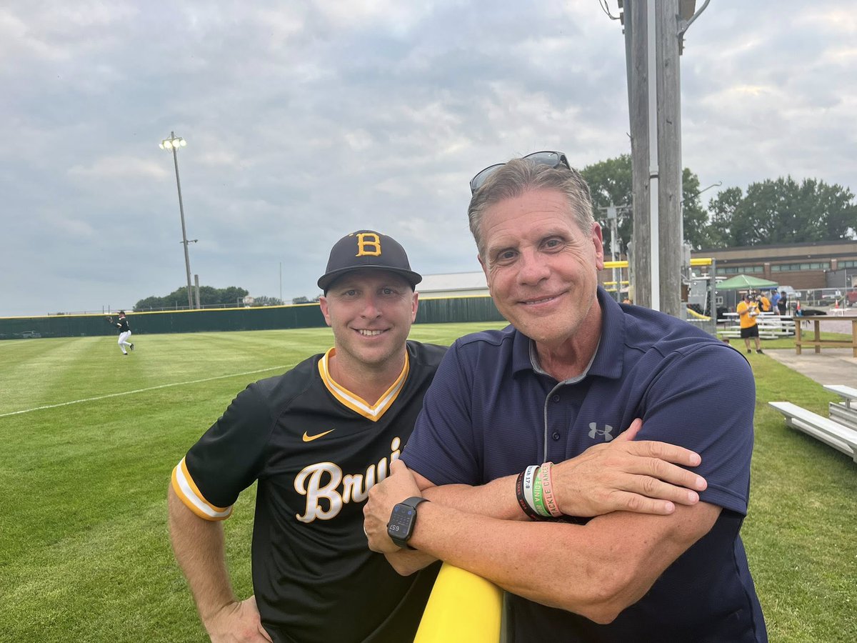 Thank you <a href="/BruinsRG1/">Ryan Grams</a> and <a href="/MapleLakeLakers/">Maple Lake Lakers</a> for #knockoutcancer2025 and raising $12,000 for <a href="/RSCRCF/">Randy Shaver Fund</a> ..great night in <a href="/brownton_bruins/">Brownton Bruins</a> to watch <a href="/MinnBaseball/">Minnesota Baseball Association</a> and receive check!!