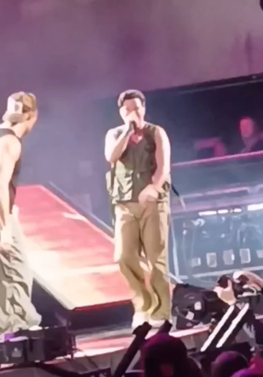 marlagordon543's tweet photo. I love these pictures so much @jamesmaslow @1LoganHenderson @HeffronDrive @TheCarlosPena @bigtimerush all these pictures are so cute #bigtimerush #inreallifetour #BTRWorldWideTour https://t.co/qek7G1tUP8