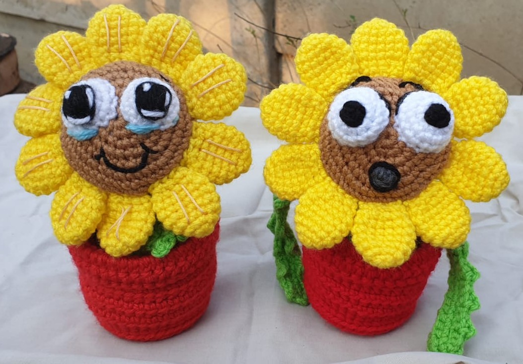 ElleBerquist's tweet photo. Tester needed for a crochet pattern - my friend has made her first pattern, an adorable baby daisy flower. She made a call for testers on instagram. If you would like to test out a free pattern, please reach out here: https://t.co/uIFkKC6zKh #crochet  #amigurumi #crocheteveryday https://t.co/LJs4x0jyX3