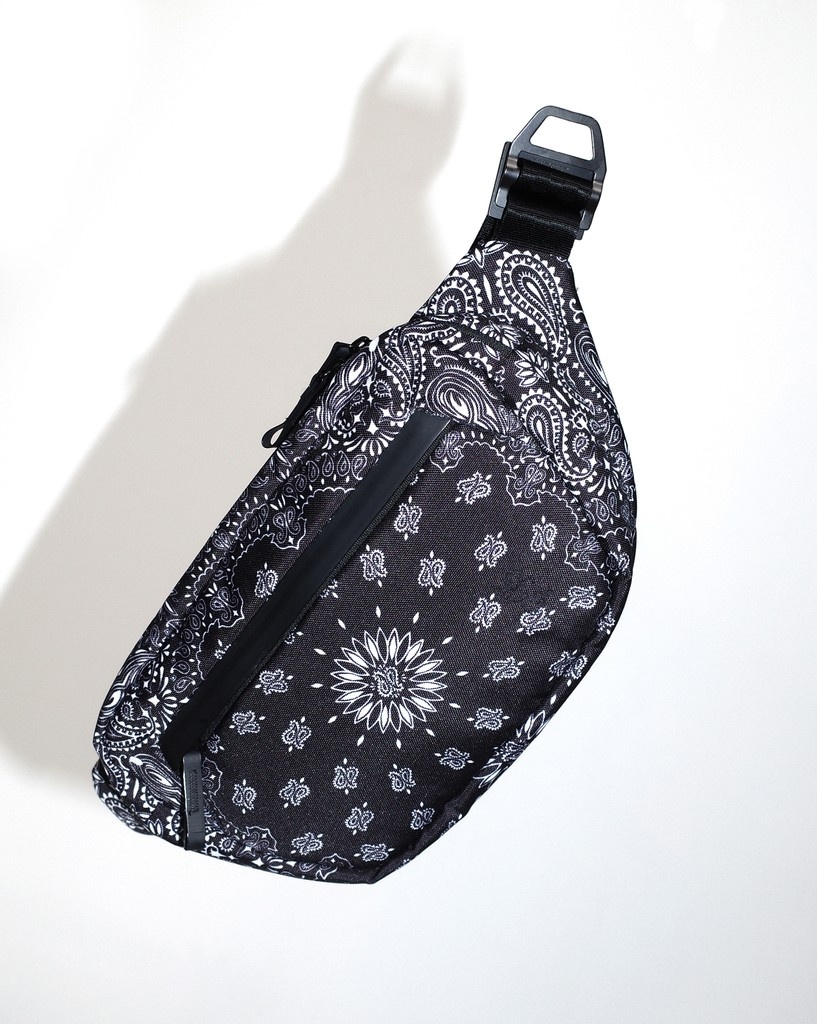 CHROME_JAPAN's tweet photo. 『SABIN 6L SLING HIDE&amp;SEEK edition』

SIZE:W28.0xH17.0xD5.0(cm)
COLOR:BLK
PRICE:¥12.000-(excluding tax)

8/16(SAT)12:00~Delivery Start
https://t.co/f7lpIHeNgc

CHROME 1995-2025 30TH ANNIVERSARY⁠
MADE FOR WHAT’S AHEAD｜創作へのあくなき挑戦 https://t.co/af6DKbe26k
