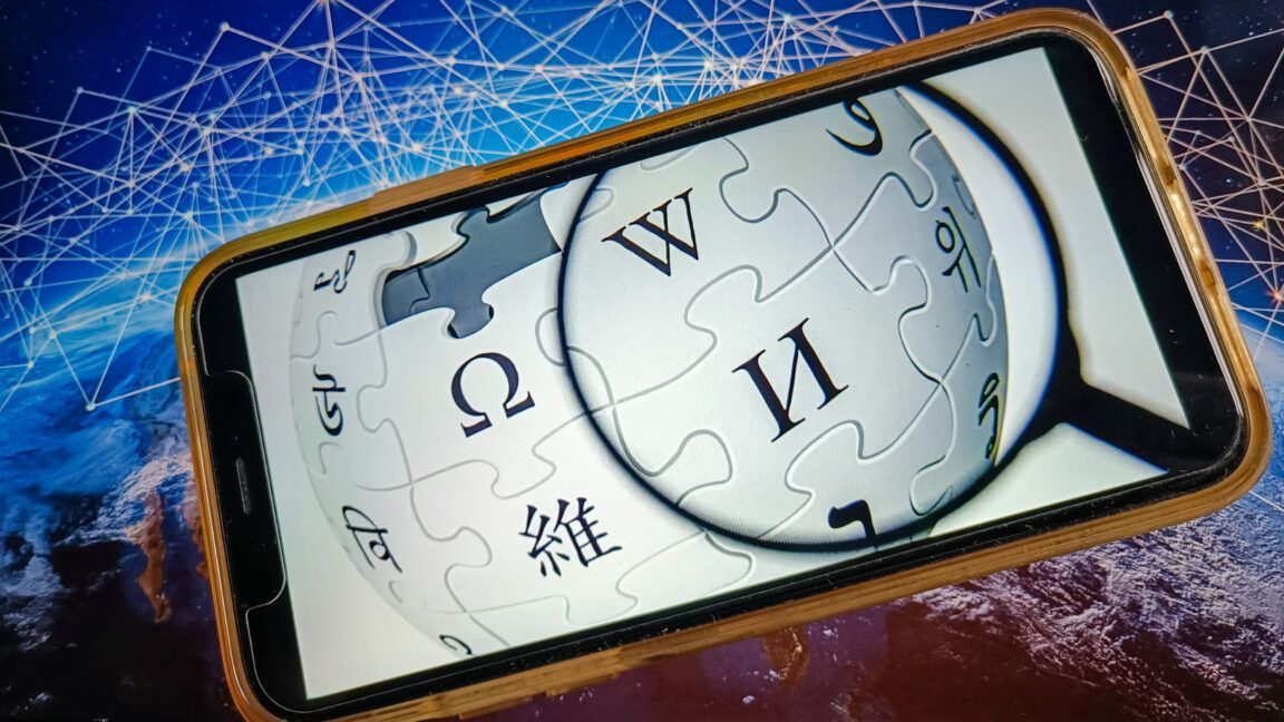 jamesvgingerich's tweet photo. Dedicated volunteer exposes “single largest self-promotion operation in Wikipedia’s history”. (ars technica) #SocialMedia #TheBad #JVGpost https://t.co/T6WdDBvtuW https://t.co/yqMzN8puKn