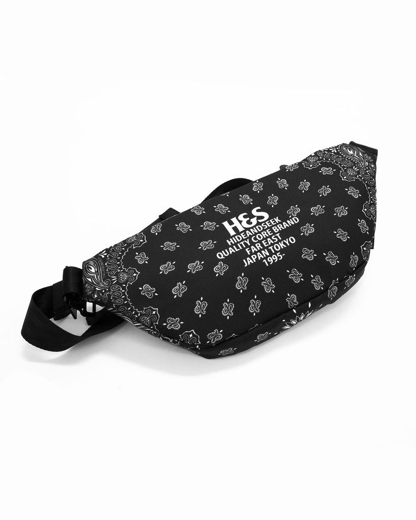CHROME_JAPAN's tweet photo. 『SABIN 6L SLING HIDE&amp;SEEK edition』

SIZE:W28.0xH17.0xD5.0(cm)
COLOR:BLK
PRICE:¥12.000-(excluding tax)

8/16(SAT)12:00~Delivery Start
https://t.co/f7lpIHeNgc

CHROME 1995-2025 30TH ANNIVERSARY⁠
MADE FOR WHAT’S AHEAD｜創作へのあくなき挑戦 https://t.co/af6DKbe26k
