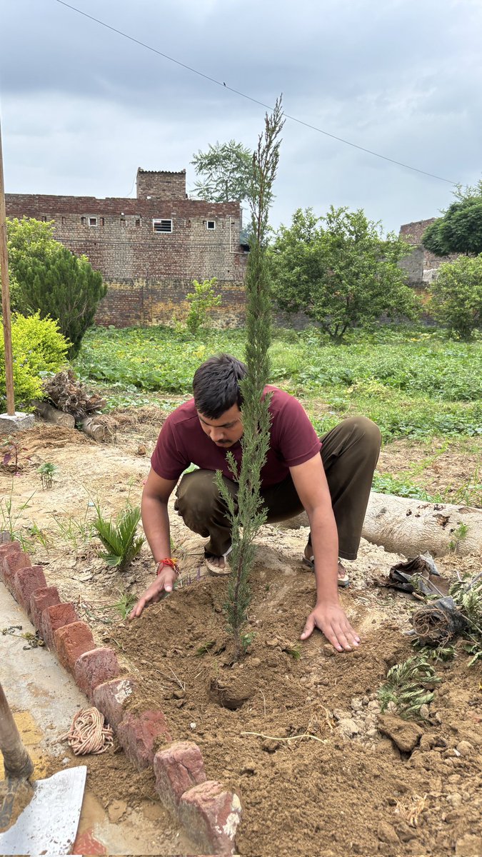 LabhSingh952941's tweet photo. 🌱 ਸੇਂਟ ਡਾ. MSG ਦੀ ਪ੍ਰੇਰਣਾ ਨਾਲ 14-15 ਅਗਸਤ ਨੂ ਮੁਹਿੰਮ ਹੇਠ ਲੱਖਾਂ ਬੂਟੇ ਲਗਾ ਕੇ ਧਰਤੀ ਨੂੰ ਹਰਾ-ਭਰਾ ਬਣਾਇਆ ਗਿਆ। 🌍💚
#MegaTreePlantation
#PlantForFuture https://t.co/BxP5aQIabS