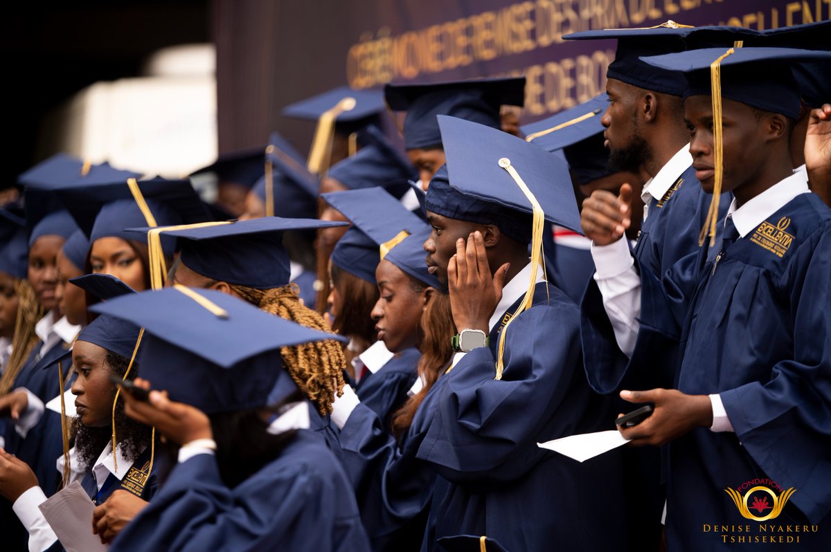 👉 Alors, avez-vous reconnu le fils d’un ministre ? 😅 Les rumeurs vont vite… mais la vérité est simple : ici, il n’y a ni passe-droit, ni piston.

🎓 La bourse Excellentia est inclusive et méritocratique.
 
Elle est ouverte à tous les finalistes de l’Examen d’État qui ont :
✔️