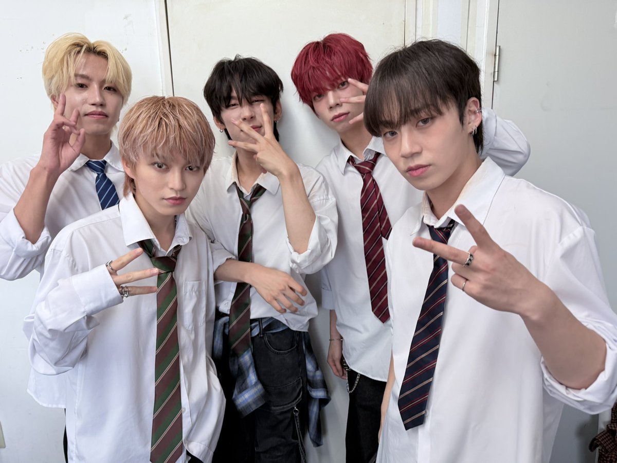 www_W3WAY's tweet photo. 【#WHIT3】
ユニット公演最終日🗼
みなさん、暑い中本当にありがとうございました🥰
ユニット公演は終わりですが、今日からは3way 9人
での公演があります!!!
盛り上がる準備できてますよね?🕺🔥
たくさんのご来場をお待ちしております🥺🤍
🎫>>> https://t.co/t6M27xGAqd https://t.co/bbMA4TE61R
