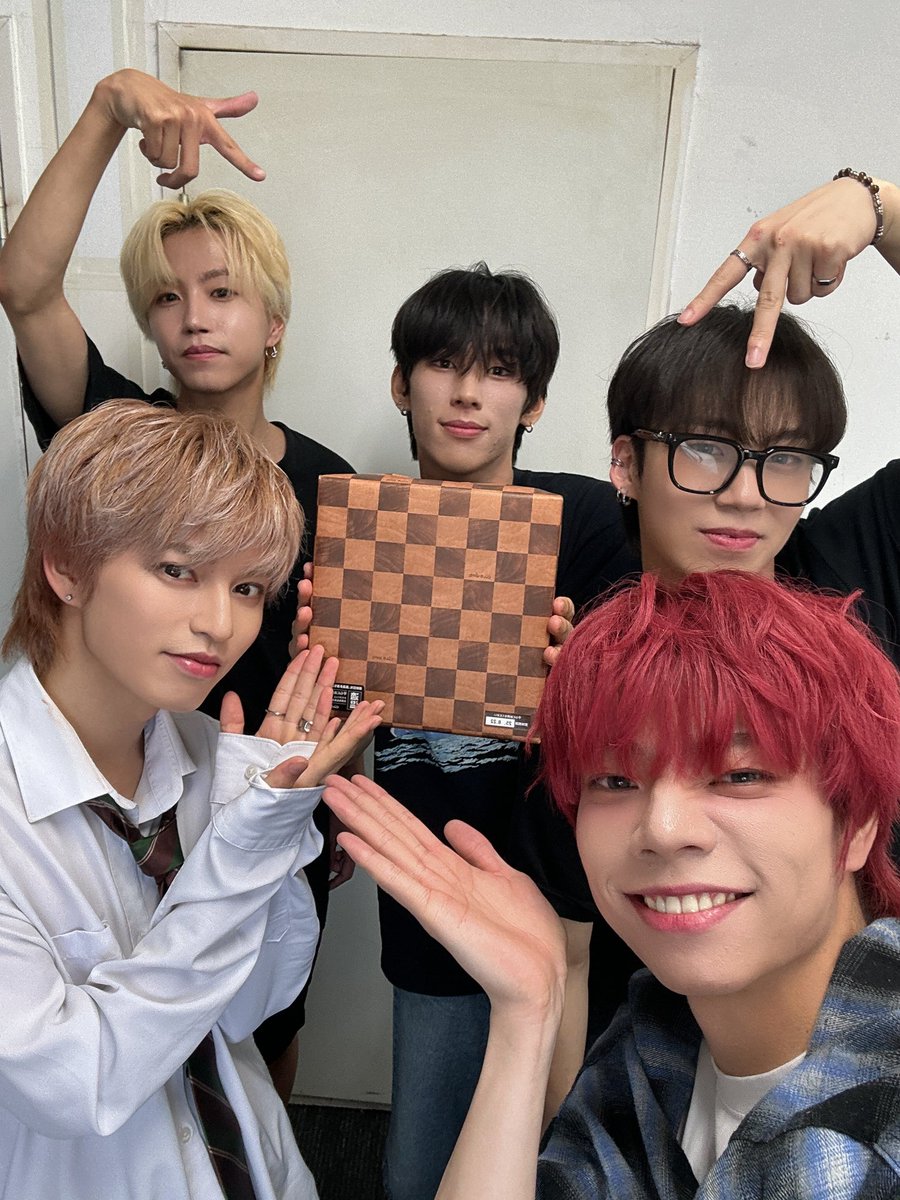 www_W3WAY's tweet photo. 【#WHIT3】
ユニット公演最終日🗼
みなさん、暑い中本当にありがとうございました🥰
ユニット公演は終わりですが、今日からは3way 9人
での公演があります!!!
盛り上がる準備できてますよね?🕺🔥
たくさんのご来場をお待ちしております🥺🤍
🎫>>> https://t.co/t6M27xGAqd https://t.co/bbMA4TE61R