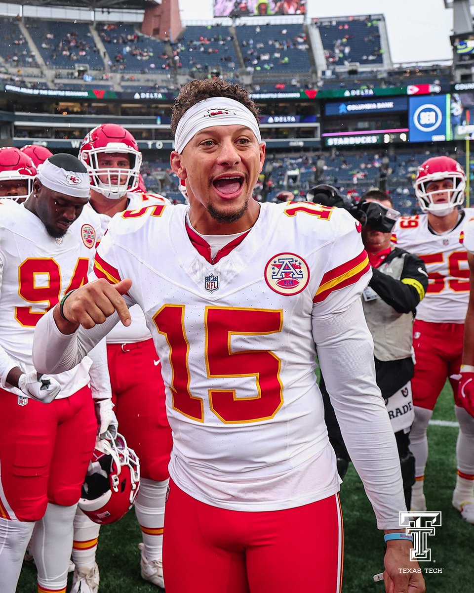 Chiefs's tweet photo. BED TIME ❌ GAME TIME ☑️ https://t.co/J3WZZVYs0B