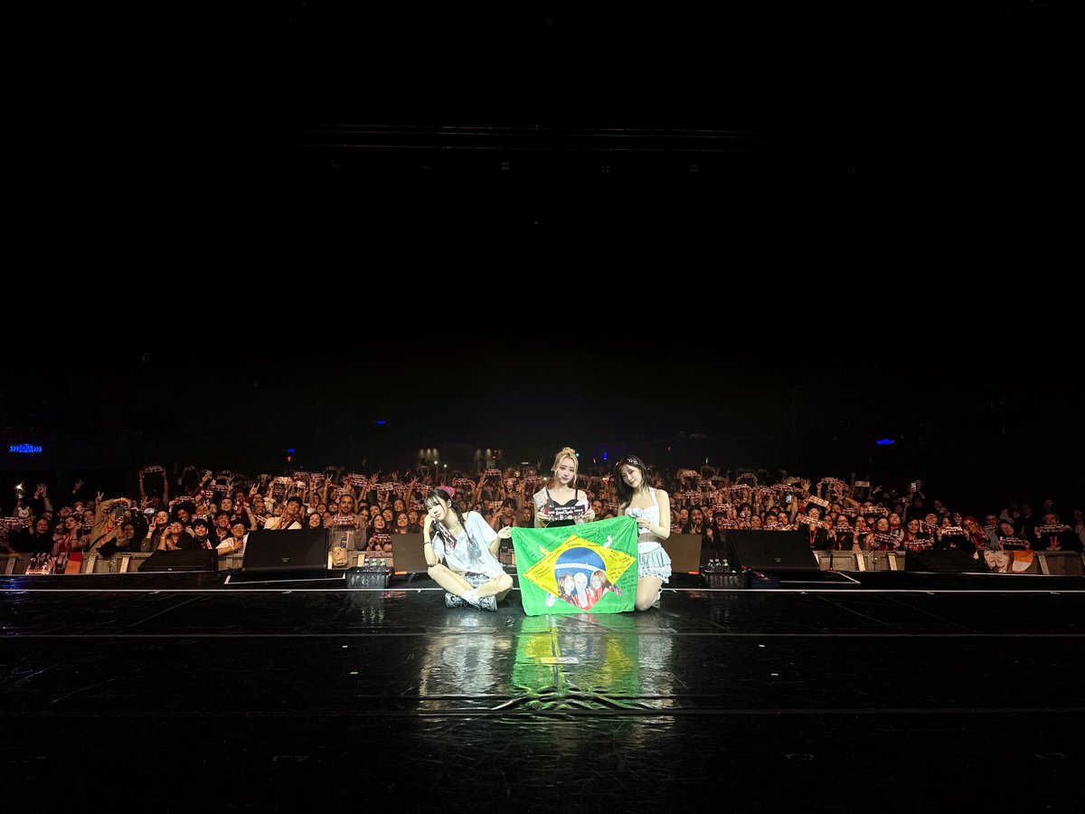 hf_dreamcatcher's tweet photo. [📸] 25.08.15 UAU 2025 The 1st FanCon [Playlist #You Are You] in Sao Paulo

언제나 힘이 되는 우리 썸냐들🥰

#유아유 #UAU 
#Dreamcatcher_UAU
#Playlist #You_Are_You https://t.co/mD5NBqi6pV