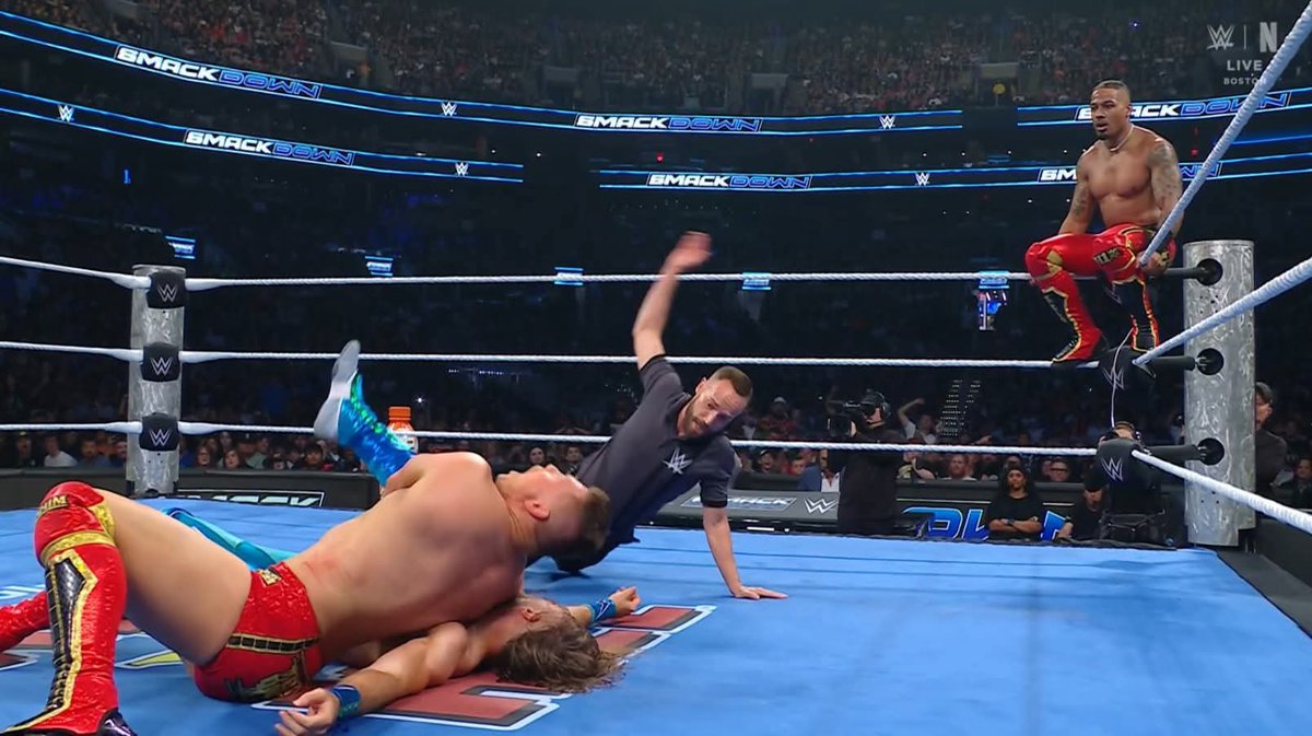 EliteClubS0B's tweet photo. This was probably one of the weakest SmackDown episodes of the year.

It wasn’t bad, but it clearly lacked star power.

#SmackDown https://t.co/Hbb3FjKcmC