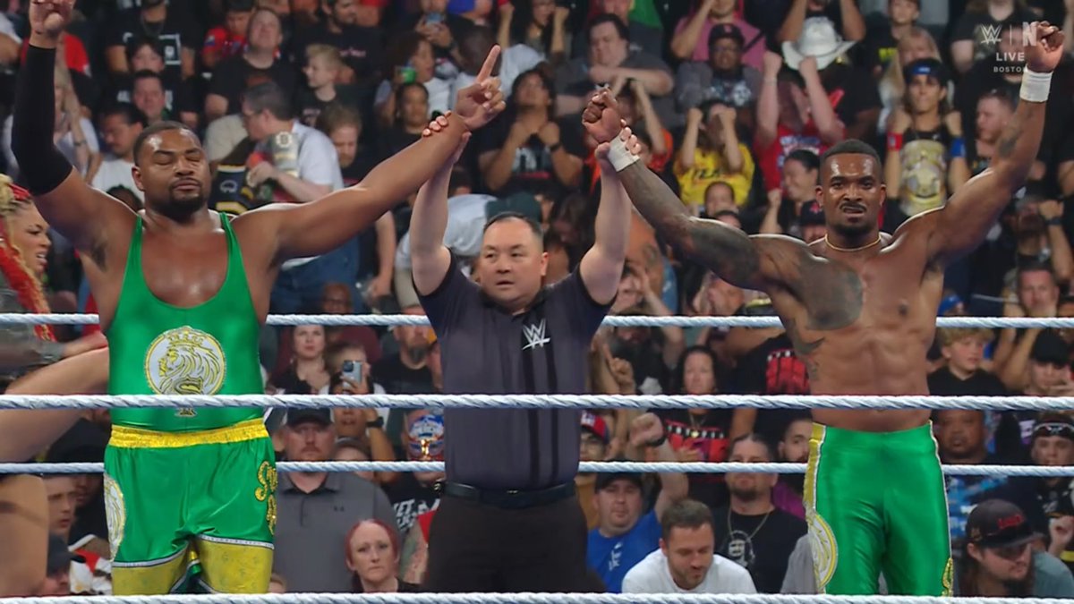 EliteClubS0B's tweet photo. This was probably one of the weakest SmackDown episodes of the year.

It wasn’t bad, but it clearly lacked star power.

#SmackDown https://t.co/Hbb3FjKcmC