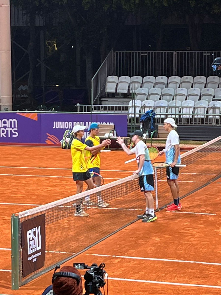 📻 #ASU2025 🇵🇾

🥎🇪🇨 Ecuador se queda con la medalla de plata 🥈 en dobles masculino del tenis de campo, con Emilio Camacho y Francisco Castro, al caer en la final ante los argentinos Dante Pagani e Ian Vertberger por 3-6/1-6.

Informan desde Asunción: <a href="/PachiComunicar/">Patricia Enriquez S.</a> y