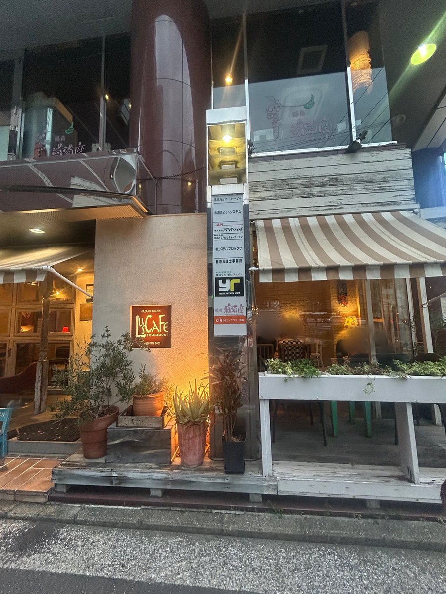 Harutell1's tweet photo. 店長さん、アクスタ出すのもはばかれる気持ち大底辺の時にお邪魔してしまいましたが(一応出したw)次はまた最高な気持ちで、ちゃんとあの席予約して伺わせていただきます！
私たちすっかり元気になりました(知らん笑)
#ytv未成年
#luscafe 
#ルーズカフェ https://t.co/9gZ8oVahMf