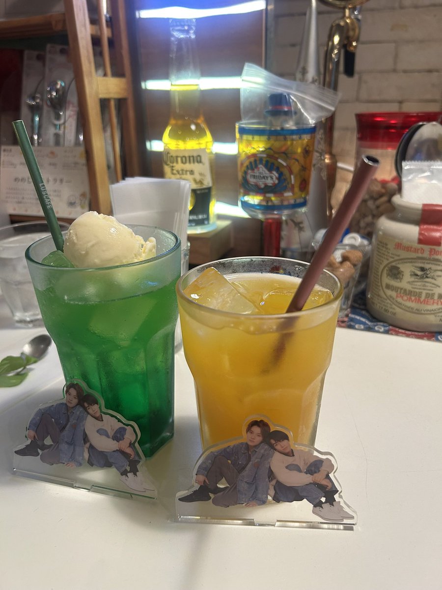 Harutell1's tweet photo. 店長さん、アクスタ出すのもはばかれる気持ち大底辺の時にお邪魔してしまいましたが(一応出したw)次はまた最高な気持ちで、ちゃんとあの席予約して伺わせていただきます！
私たちすっかり元気になりました(知らん笑)
#ytv未成年
#luscafe 
#ルーズカフェ https://t.co/9gZ8oVahMf