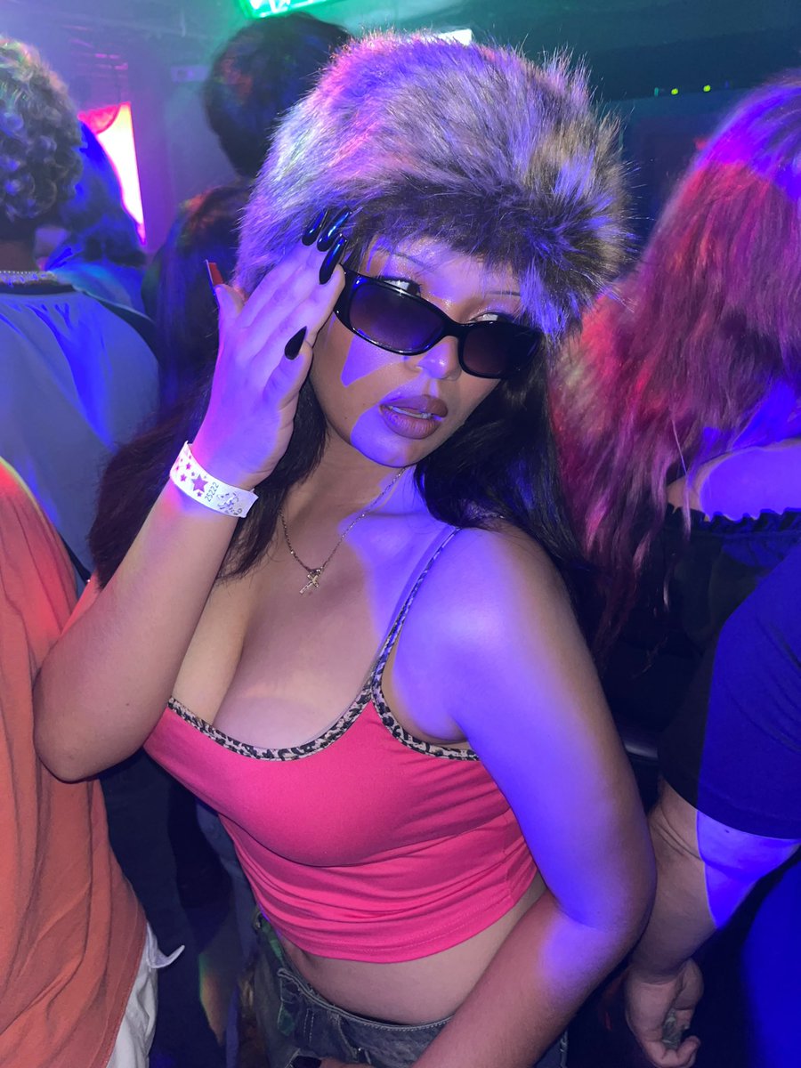 rose ✭ saint tweet media