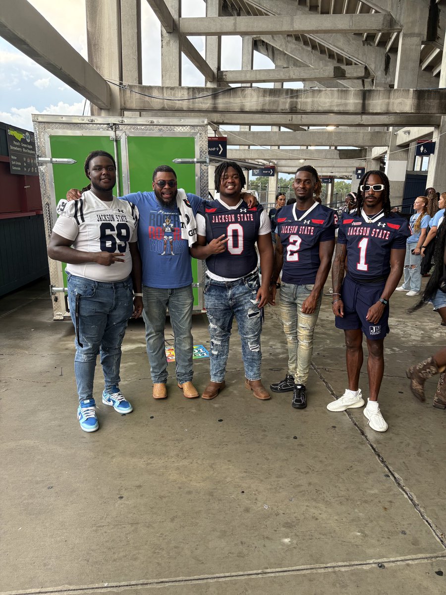 #JagsOnTheNextLevel
#FINISH 
<a href="/gojsutigersfb/">Jackson State Football</a>
