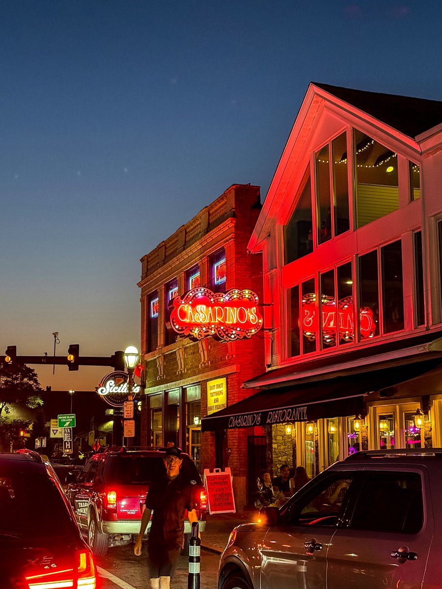 WhatsgoingonRI's tweet image. A hot summer night in Providence, R.I. 🏙️🚗🍕⚓️🏢

#whatsgoingoninrhodeisland #providenceri #pvd #rhodeisland #federalhill