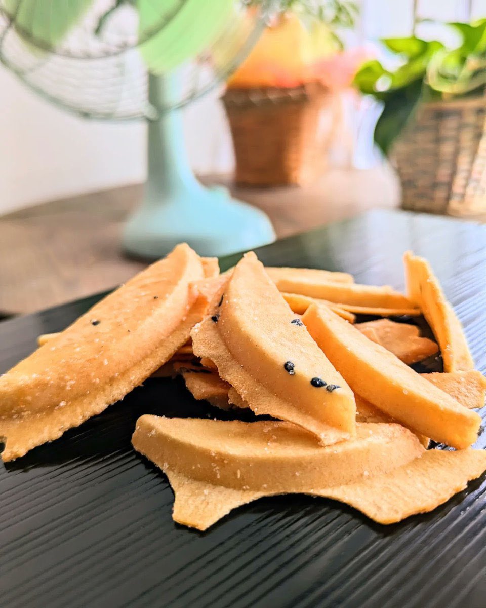 本日と明日はコチラです！
中央ホールの上りエスカレーター前！
大変お得な均一セール開催中✨
お待ちしております🙇