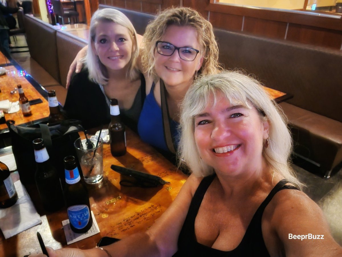 Last night for the Lays in the Park! 

Listening to Larry Lay <a href="/larrylay88/">Larry Lay</a> sing Karaoke at Szechuan Inn
