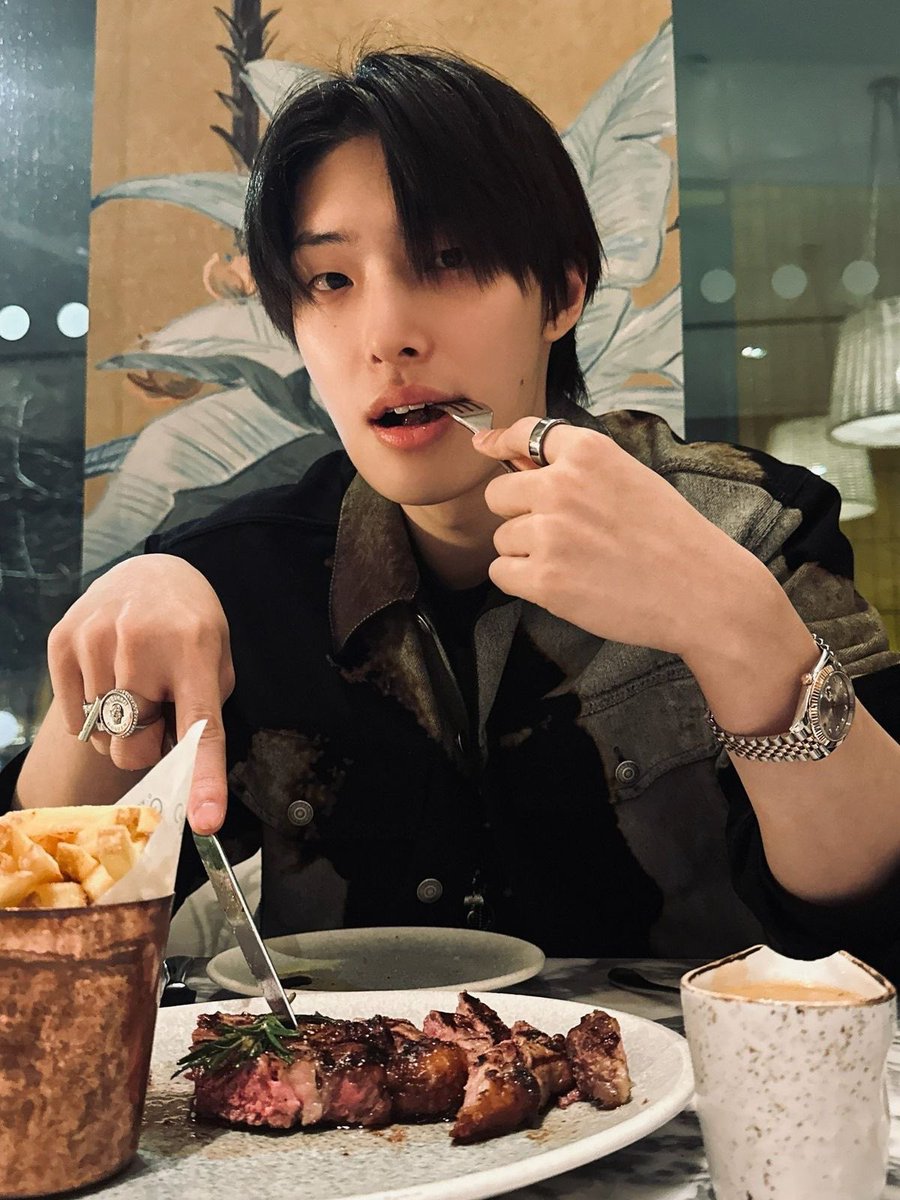 love this genre of boyfriend photos