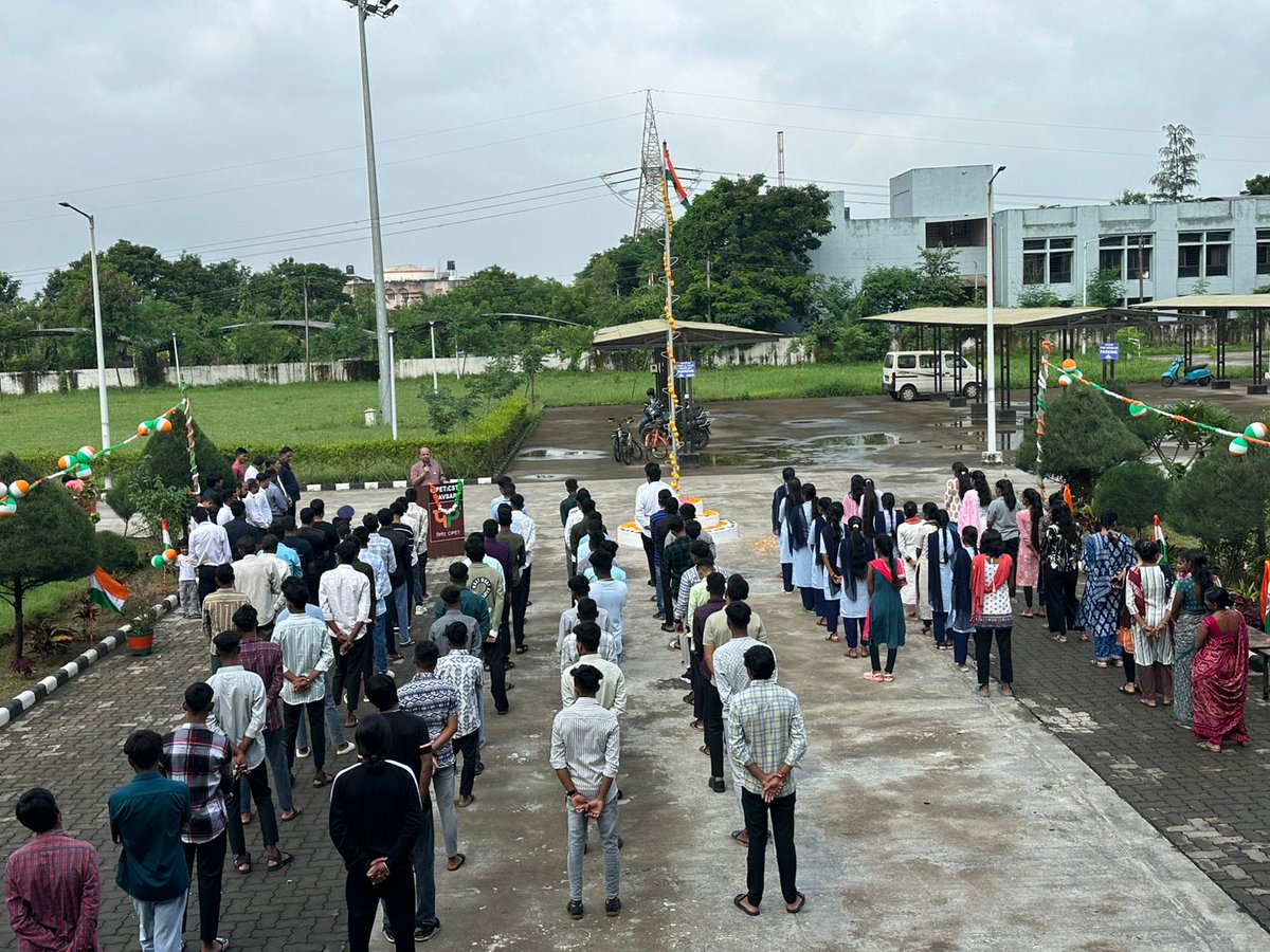 Navsaricsts's tweet photo. CIPET: CSTS - Navsari celebrated the 79th Independence Day on 15th August 2025 with Flag Hoisting and vibrant celebrations, promoting 'Har Ghar Tiranga 2025,' with active participation from officials, staff, and students.

#HarGharTiranga2025 https://t.co/S7pXUvxzyf
