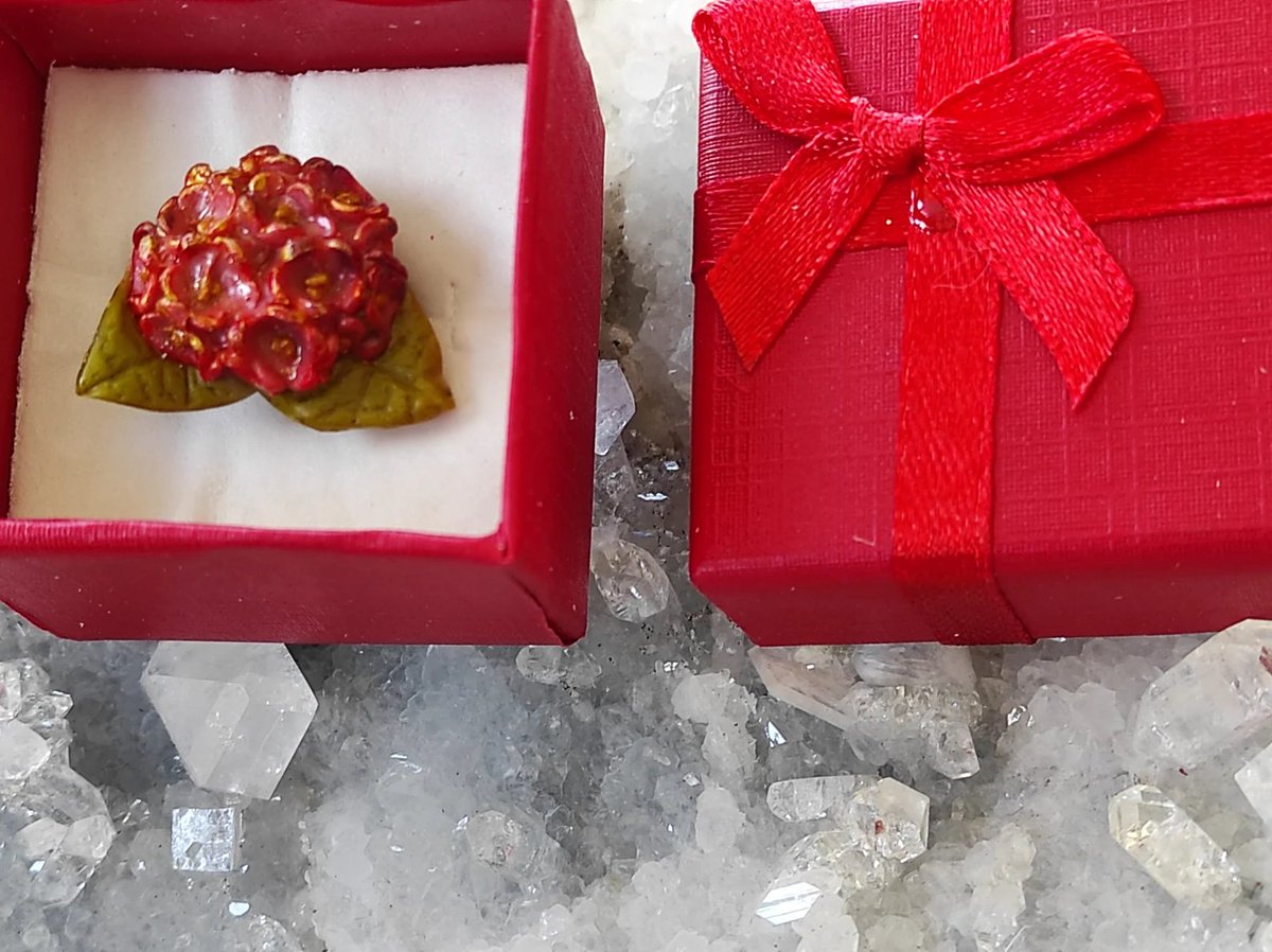 Bague cadeau d'été avec fleur d'hortensia couleur fuchsia en porcelaine froide, cadeau nature et vacances pour femme etsy.me/3Uym8TV via <a href="/Etsy/">Etsy</a> 
frenchjewelryvintage.etsy.com/listing/171363…