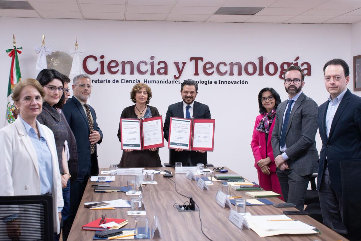 El convenio también fue signado por el subsecr. Secihti de Tecnología e Innovación <a href="/JL_Diaz_de_Leon/">Juan Luis Díaz de León Santiago</a>. En el acto, participaron por la Secr., los y la dir. grales. María Antuna, Andrés Triana y Juan González; <a href="/OfeliaAngulo_/">Ofelia Angulo</a> y Natanael Reséndiz, de la oficina de la secretaria. 8/9