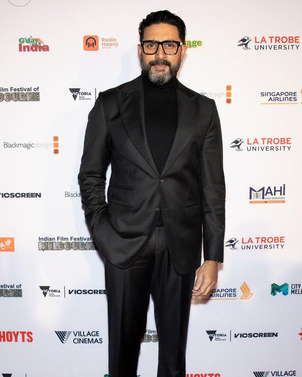 ManishK89979565's tweet image. 🤩#AbhishekBachchan with Best Actor (Male) at #IFFM Awards Night 2025 from his brilliant performance in #IWantToTalk . Well deserved 🏆🥇🎬

Proud of you @juniorbachchan sirji 🙏