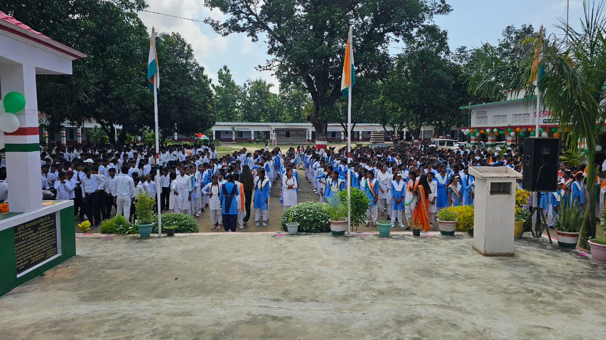 Sanjay Kumar Prajapati (@ravipprajapati) on Twitter photo #14अगस्त2025 #शहीद_रामचन्द्र_इंटरमीडिएट_कॉलेज_बसंतपुरधूसी__देवरिया_उत्तर_प्रदेश #नौतनहथियागढ़देवरिया #followerseveryone #वह_नन्हा_सरफरोश #PresidentDroupadiMurmu #भारतसरकार #भारत_रत्न से सम्मानितकियाजाय 💐❤️🙏#PMOIndia <a href="/myogioffice/">Yogi Adityanath Office</a> <a href="/IYC/">Indian Youth Congress</a>
#शहीद_रामचन्द्र_विद्यार्थी जी अमर रहे 🙏 #14अगस्त2025 #शहीद_रामचन्द्र_इंटरमीडिएट_कॉलेज_बसंतपुरधूसी__देवरिया_उत्तर_प्रदेश #नौतनहथियागढ़देवरिया #followerseveryone #वह_नन्हा_सरफरोश #PresidentDroupadiMurmu #भारतसरकार #भारत_रत्न से सम्मानितकियाजाय 💐❤️🙏#PMOIndia <a href="/myogioffice/">Yogi Adityanath Office</a> <a href="/IYC/">Indian Youth Congress</a>
#शहीद_रामचन्द्र_विद्यार्थी जी अमर रहे 🙏