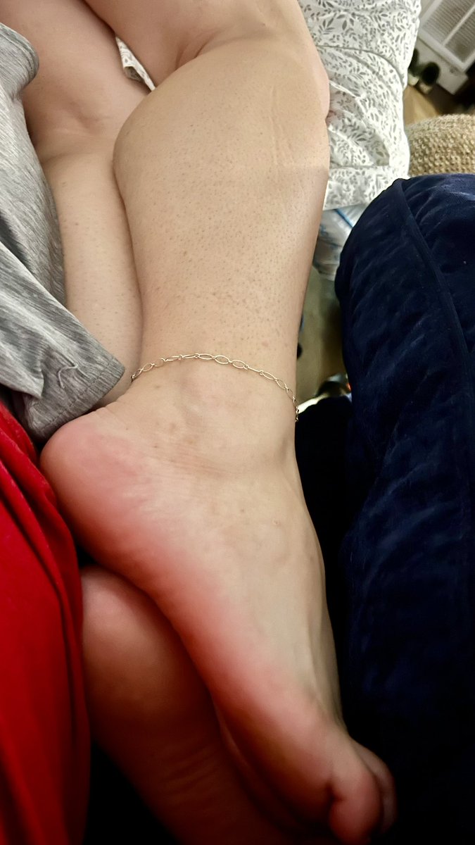 HGitl80098's tweet photo. #feet #feetworshi̇p #feetfetısh #feetpics #feetpicsforsale #feetfinder #footmodel #pinksoles #softsoles #longlegs #longlegsgirl #buyingcontent #lingerie #highheals #shoes #wet #naked #shower #herfeet #perfectfeet #hillbillygirl https://t.co/L9lb1K2AUy