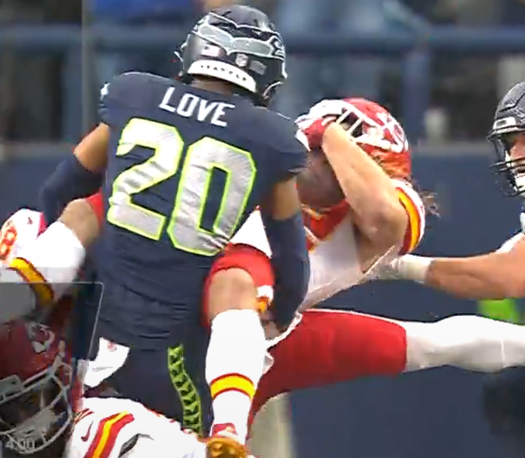 #SEAHAWKS JULIAN LOVE, MY GOSH!

[📷: King 5]