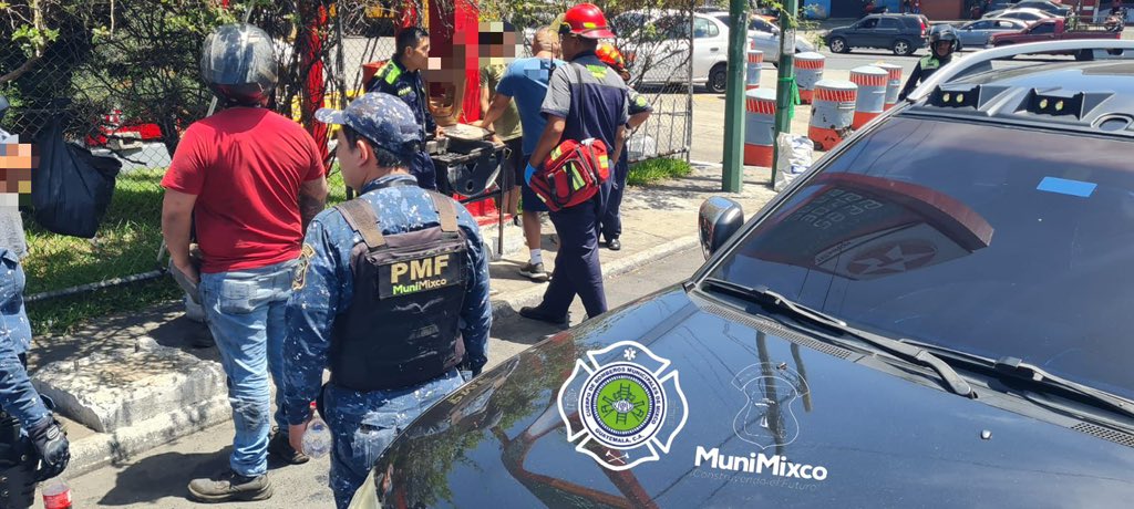 BOMBEROS MUNICIPALES DE MIXCO (@bomberosm_mixco) on Twitter photo #INFORMACION2025| 🇬🇹
#BOMBEROSMUNIMIXCO
#ESTE_MEDIO_DIA
#Accidentes_de_Transito
Calz San Juan y 3 Av zona 3 de Mixco.
Colisión entre vehículos, deja con crisis nerviosa a los tripulantes, quienes fueron asistidos por los <a href="/BomberosM_Mixco/">BOMBEROS MUNICIPALES DE MIXCO</a> #INFORMACION2025| 🇬🇹
#BOMBEROSMUNIMIXCO
#ESTE_MEDIO_DIA
#Accidentes_de_Transito
Calz San Juan y 3 Av zona 3 de Mixco.
Colisión entre vehículos, deja con crisis nerviosa a los tripulantes, quienes fueron asistidos por los <a href="/BomberosM_Mixco/">BOMBEROS MUNICIPALES DE MIXCO</a>