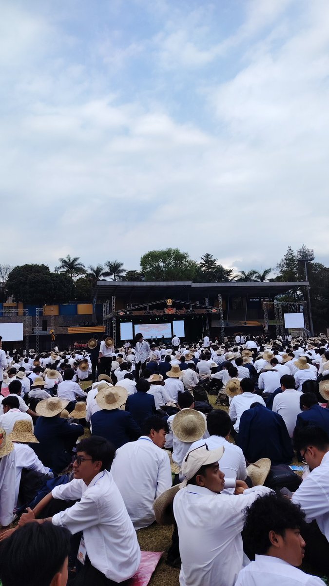 euneiren's tweet image. Finished 5 days being part of 11 ribu orang-orang kerennn! 🤩🤍 (not for smokers gatau tempat, sexual jokes, and that one who muted orasi)