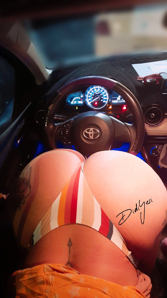 🚘🤓 como cuando te das cuenta que a tu pasajero de atrás trae las agujetas desabrochadas y te acomides abrocharselas🤤😈

Tu quisieras ser mi pasajero🥵

MD y quizá y pasó por ti!! 
#ViernesDeSeducción
#SwingerCar