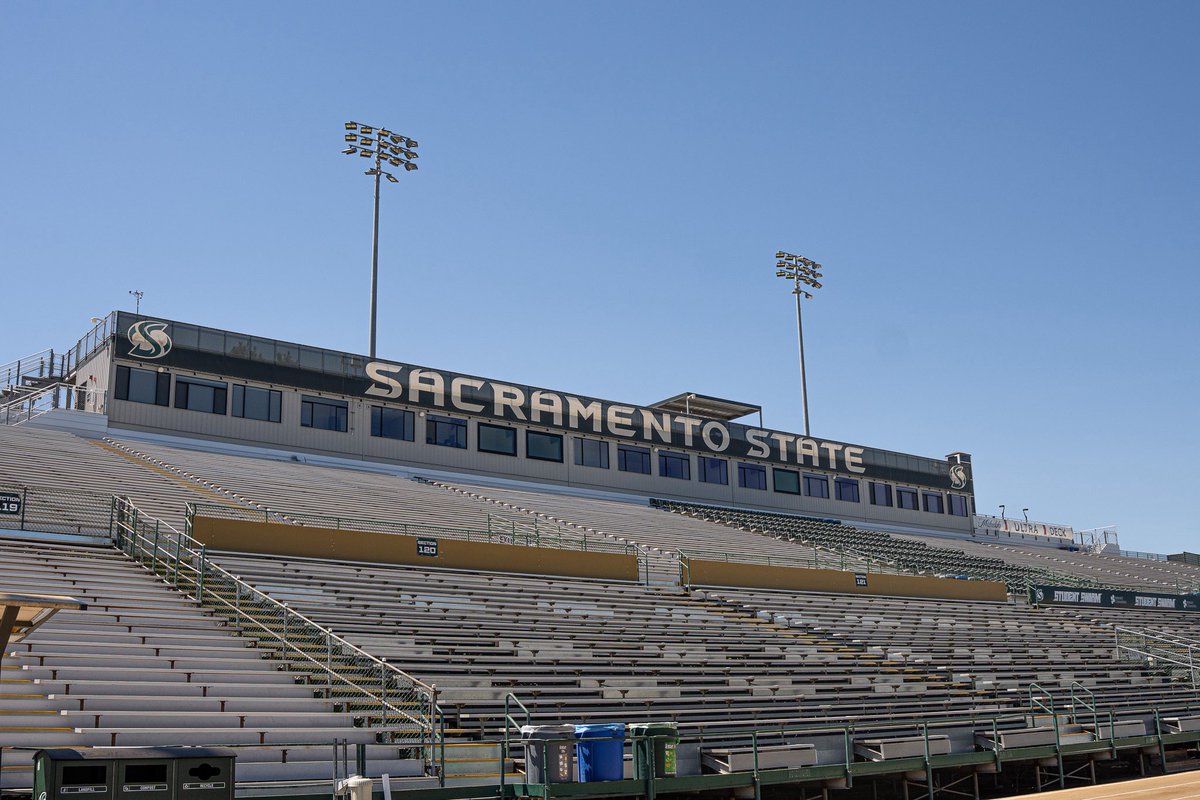 AthleteMogul's tweet photo. Sacramento State showed out! Big shoutout to the coaching staff for making us feel at home. 🤞🏾

#MogulMindset https://t.co/sVm2lRhdBi