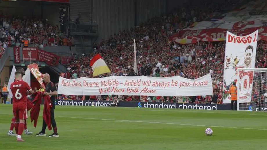 goncalo_diass17's tweet photo. "Rute, Dinis, Duarte, Mafalda - Anfield será sempre a vossa casa 

You'll Never Walk Alone." 🤍 https://t.co/6vZRoFIvGj