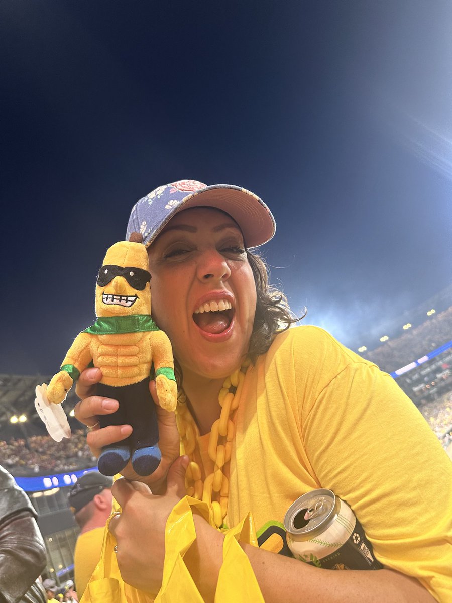 Best time ever at Savannah Bananas 🍌 Thank you 🙏🏻 ⁦<a href="/Erin_DeFryes/">Erin</a>⁩ ⁦<a href="/TheOrigMrJoeyP/">Joey P</a>⁩