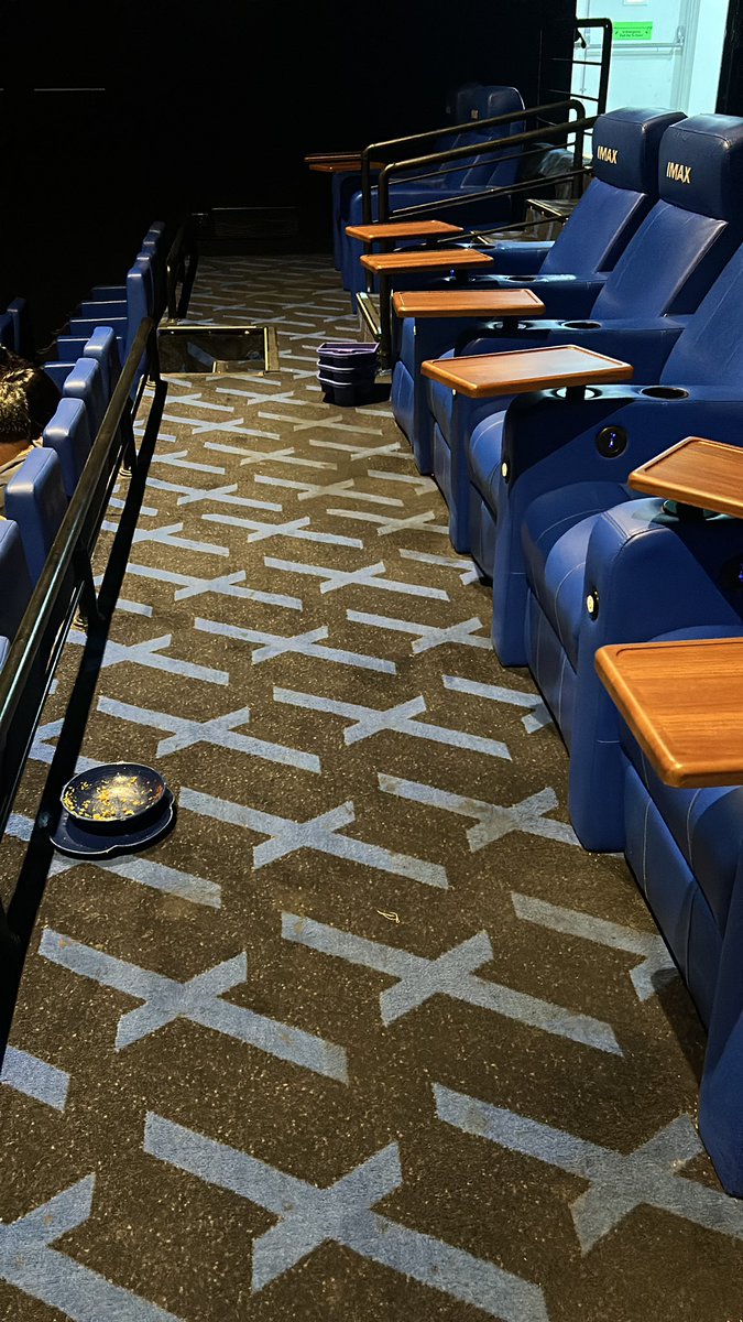 DailyLearner10's tweet photo. @PicturesPVR @INOXMovies 
This is the level of cleaning before the start of a new show at Pune Millennium Inox. The standard is going down everyday! IMAX war 2 https://t.co/mYxsGayHQQ
