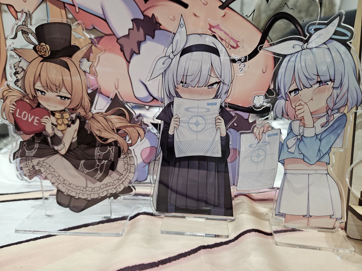 つ14abで販売中です
•品書きにないアクスタも売っています
•3時に特大ポスターは無料で、大型アクスタは販売する予定ですのでよろしくお願いします