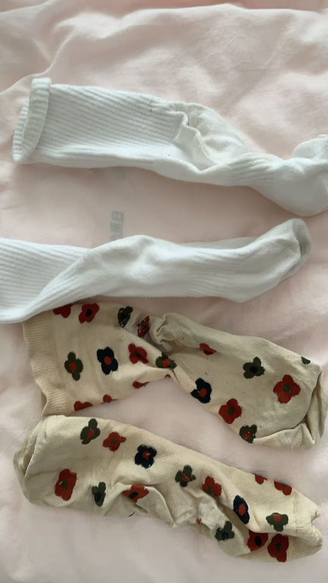 我的袜子香还是妈妈的袜子香呢？无脑傻逼？这其实不是袜子，是傻逼的大脑钥匙哈哈。看见必无脑