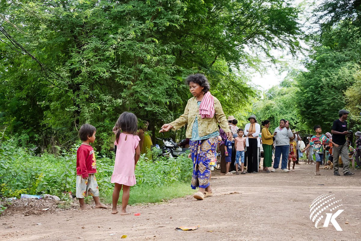 Kiripost's tweet photo. ⚡️🇰🇭🇹🇭 
Barbed Wire and Lost Land as Cambodian Villagers Shut Out by #ThaiMilitary https://t.co/ErIyrnAqJ8 
#Cambodia #Thailand https://t.co/B29BubTNfB
