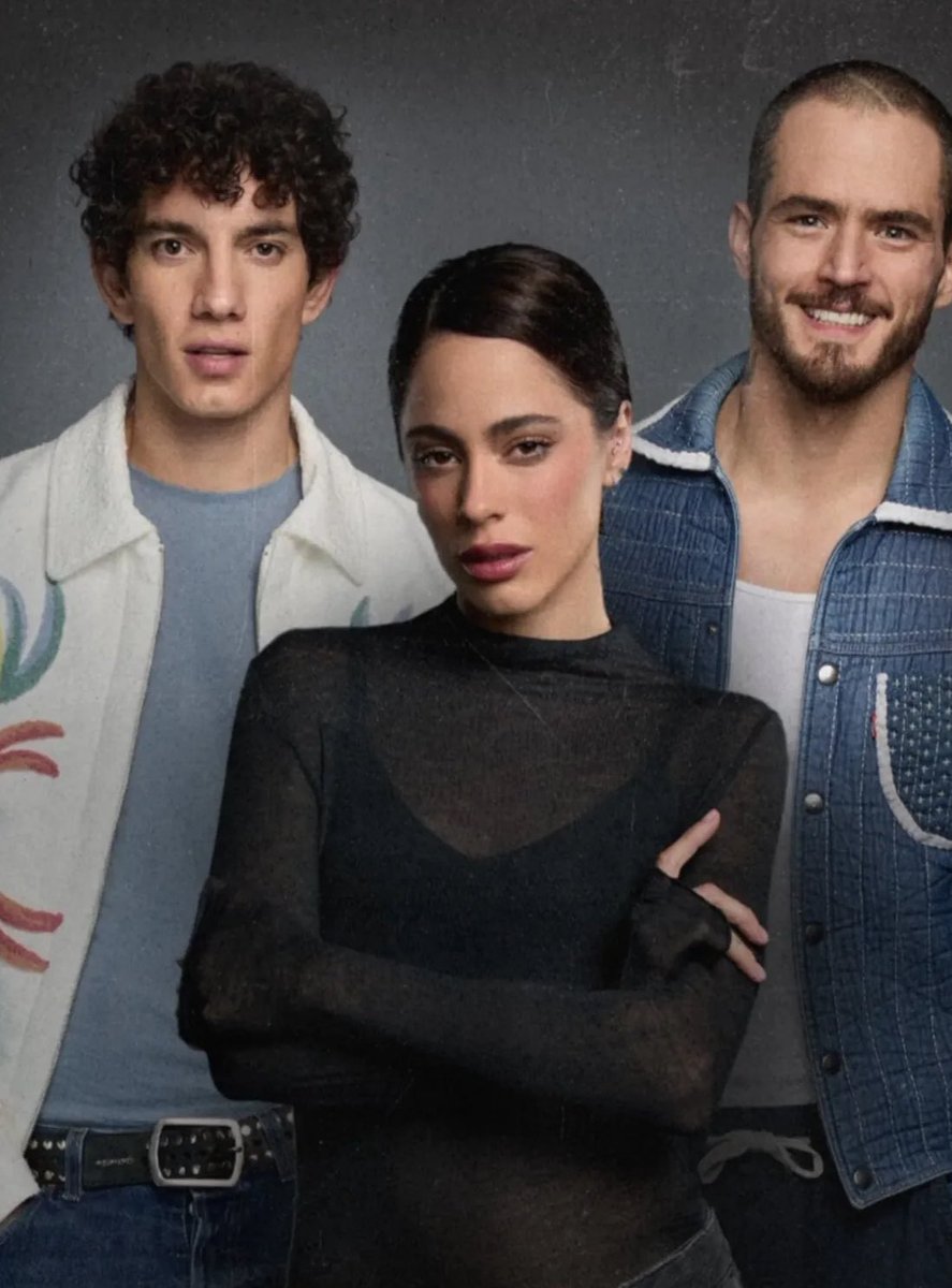TINIsByEle's tweet photo. Los personajes de Tini siempre entre dos hombres JAJJSJA https://t.co/A1Ak6vWxfi