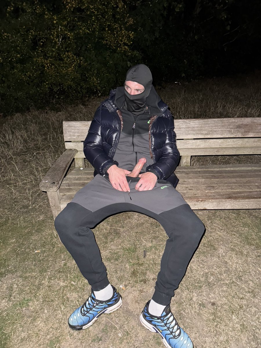 Who’ going to come worship my cock in the park 😈 onlyfans.com/2chav_lads
#chav #lad #scally