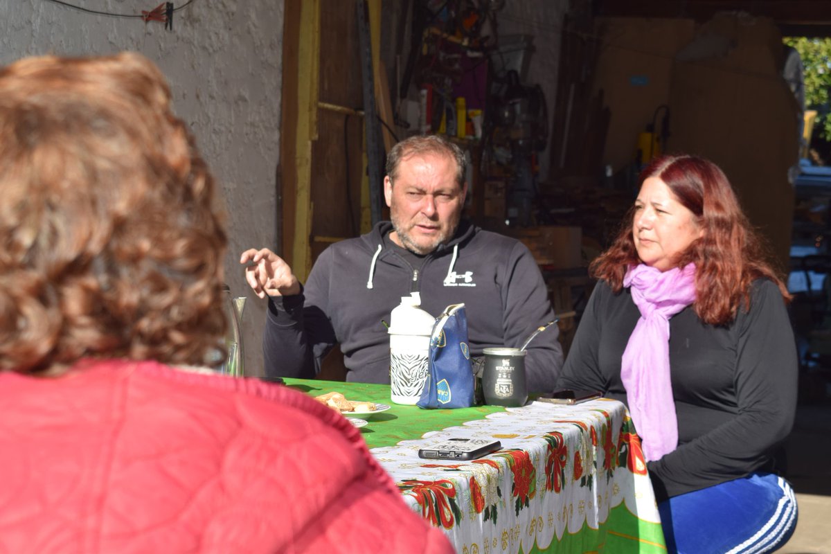juanjo_castro's tweet photo. Fuerza Patria San Miguel 🇦🇷-Santa Maria

Seguimos recorriendo los barrios, casa por casa 🏠, para escuchar a nuestros vecinos y compartir nuestras propuestas para un San Miguel mejor.

Nuestro objetivo es claro: frenar a Milei ✋🏻 y trabajar por una comunidad más justa y próspera.

@juanjo_castro Concejal
@gkatopodis Senador

📣Suma tu voz al Concejo Deliberante.

#FuerzaPatriaSanMiguel #SanMiguelUnido #FrenarAMilei